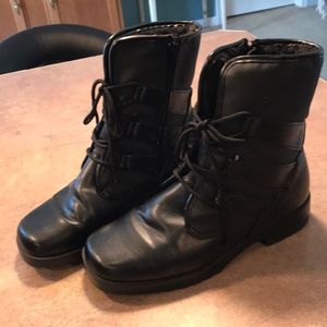 Predictions size 7W insulated boots